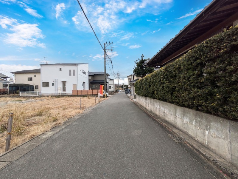 福津市西福間、新築一戸建ての前面道路を含む現地写真画像です