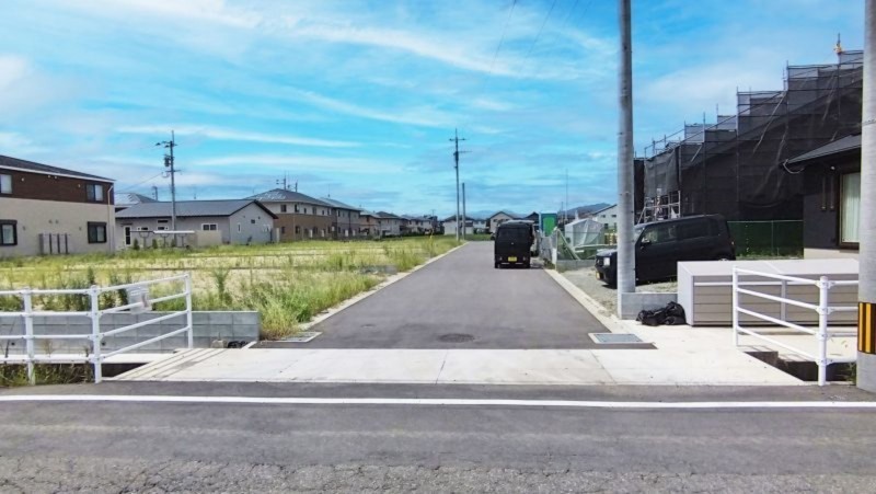 吉野ヶ里町立野、新築一戸建ての前面道路を含む現地写真画像です