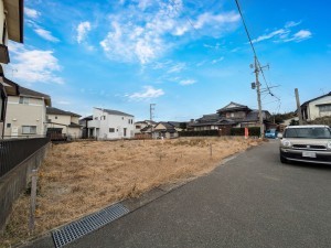 福津市西福間、土地の前面道路を含む現地写真画像です