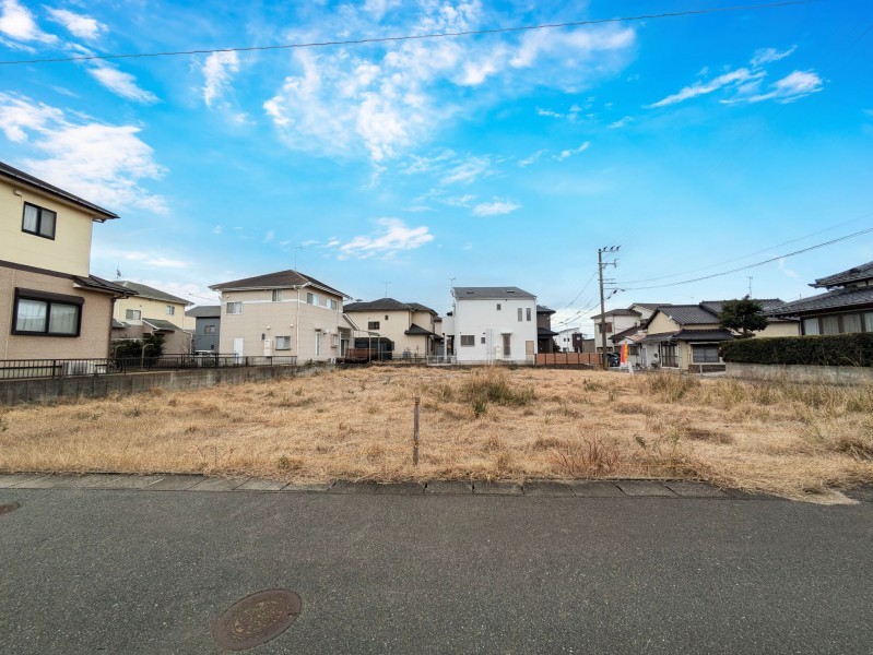 福津市西福間、土地の前面道路を含む現地写真画像です