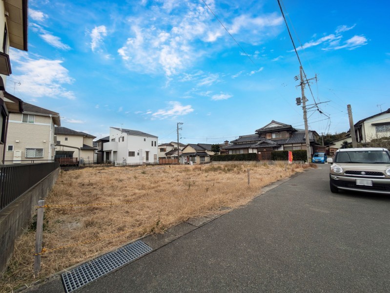 福津市西福間、土地の前面道路を含む現地写真画像です