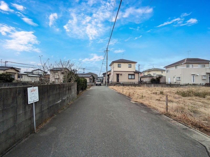 福津市西福間、土地の前面道路を含む現地写真画像です