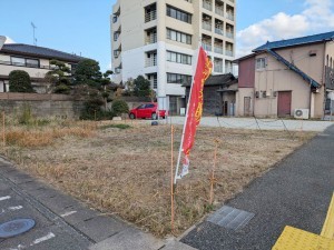 古賀市千鳥、土地の前面道路を含む現地写真画像です