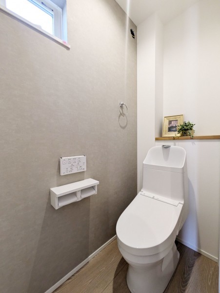 太宰府市国分、新築一戸建てのトイレ画像です