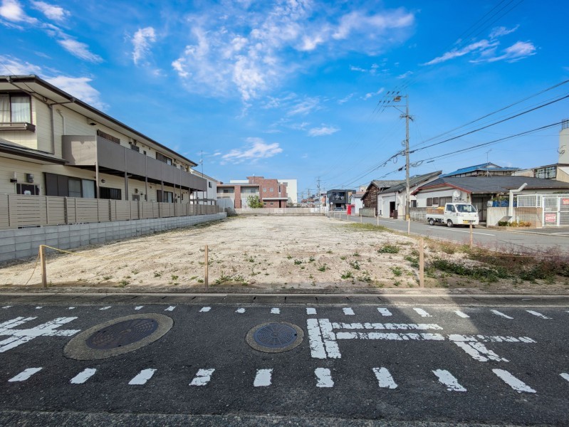 福岡市早良区原、新築一戸建ての前面道路を含む現地写真画像です