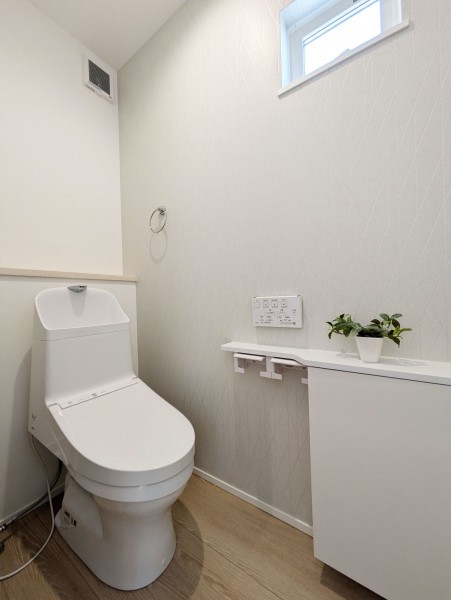 福岡市早良区原、新築一戸建てのトイレ画像です