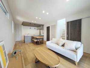 福岡市早良区原、新築一戸建ての居間画像です