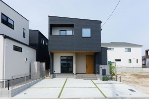 福岡市早良区原、新築一戸建ての前面道路を含む現地写真画像です