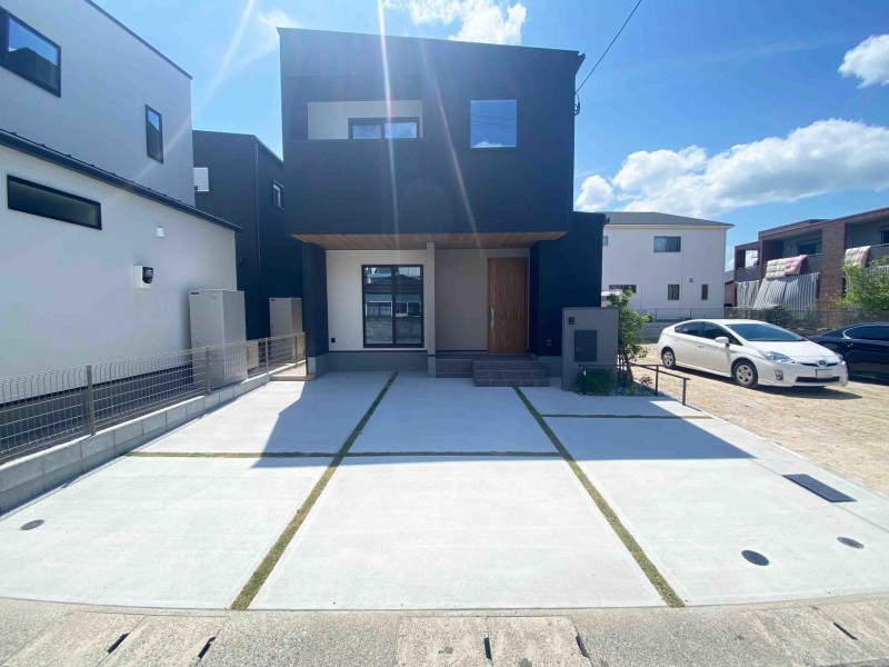 福岡市早良区原、新築一戸建ての前面道路を含む現地写真画像です