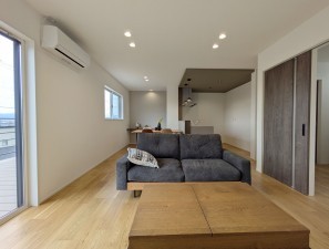 大野城市大城、新築一戸建ての居間画像です