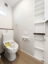 大野城市大城、新築一戸建てのトイレ画像です