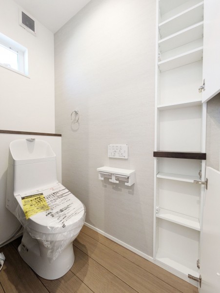 大野城市大城、新築一戸建てのトイレ画像です