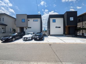 大野城市大城、新築一戸建ての前面道路を含む現地写真画像です