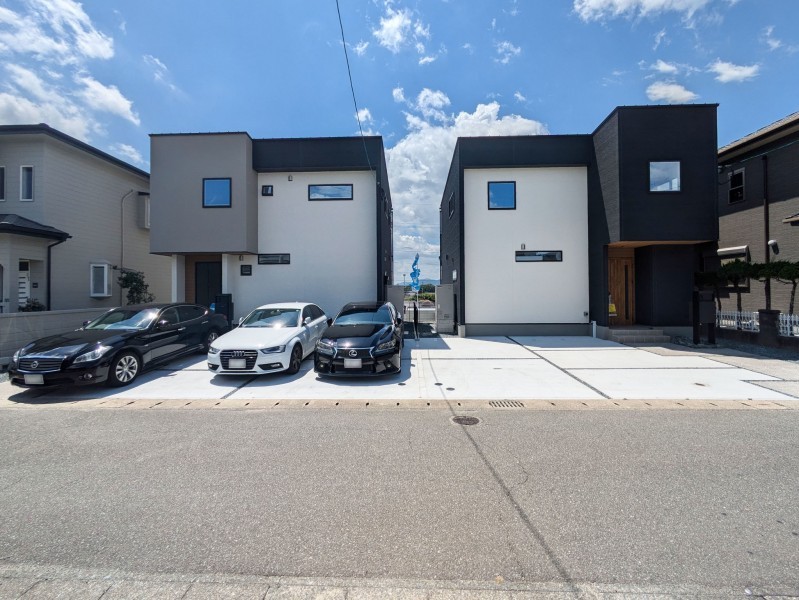 大野城市大城、新築一戸建ての前面道路を含む現地写真画像です
