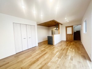 福岡市東区和白、新築一戸建ての居間画像です