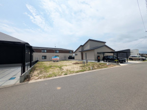神埼郡吉野ヶ里町立野、土地の前面道路を含む現地写真画像です