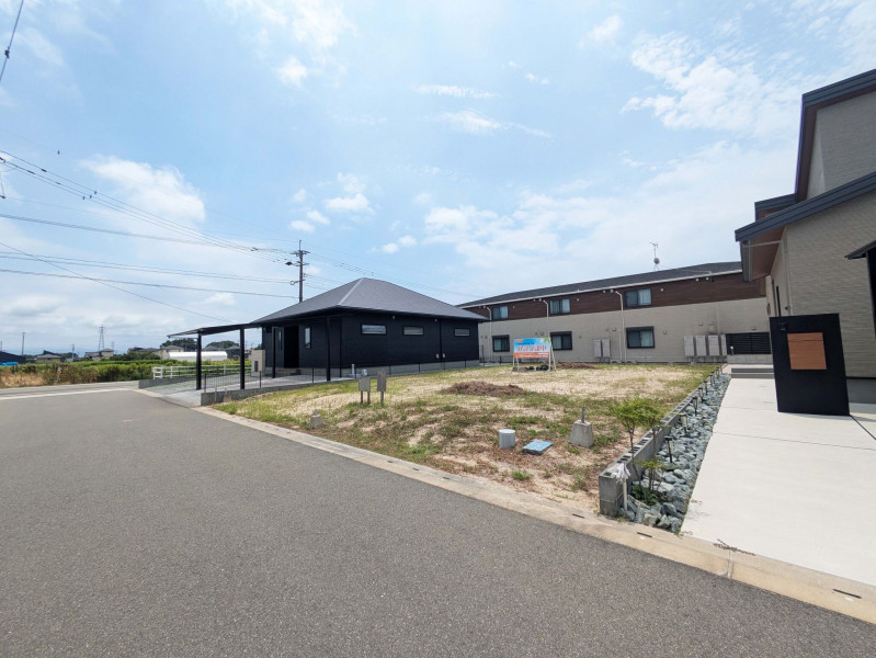 神埼郡吉野ヶ里町立野、土地の前面道路を含む現地写真画像です