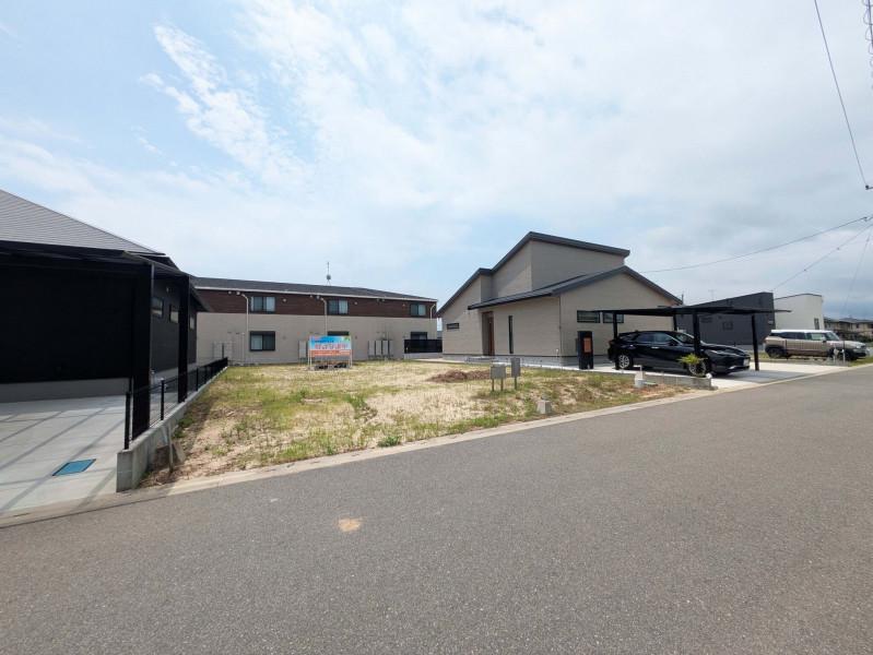 神埼郡吉野ヶ里町立野、土地の前面道路を含む現地写真画像です