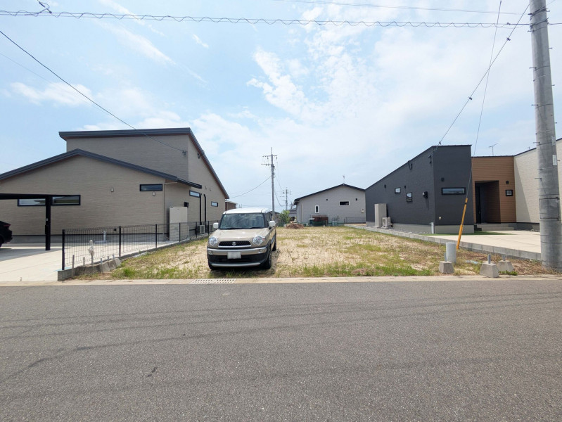 神埼郡吉野ヶ里町立野、土地の前面道路を含む現地写真画像です