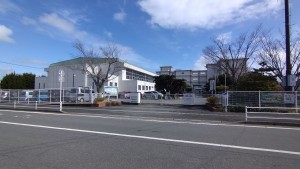 糸島市前原駅南、土地の小学校画像です