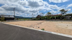 朝倉郡筑前町中牟田、土地の前面道路を含む現地写真画像です