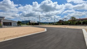 朝倉郡筑前町中牟田、土地の前面道路を含む現地写真画像です