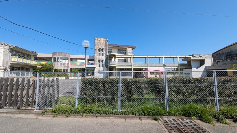 朝倉郡筑前町中牟田、土地の小学校画像です