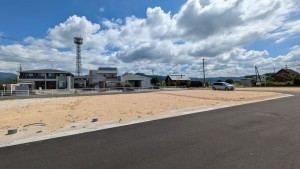 朝倉郡筑前町中牟田、土地の前面道路を含む現地写真画像です