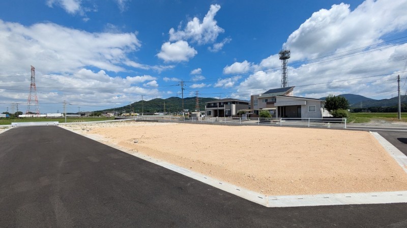 朝倉郡筑前町中牟田、土地の前面道路を含む現地写真画像です