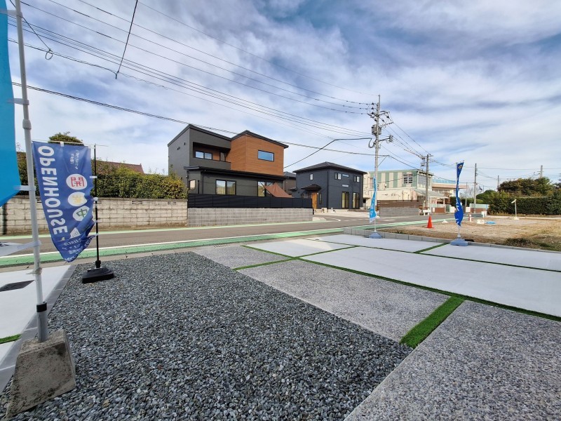 福岡市西区太郎丸、新築一戸建ての前面道路を含む現地写真画像です