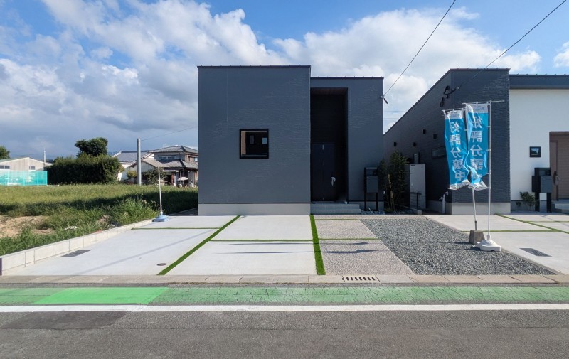 福岡市西区太郎丸、新築一戸建ての前面道路を含む現地写真画像です