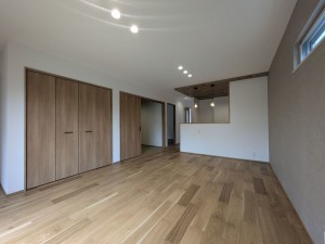 福岡市西区太郎丸、新築一戸建ての居間画像です