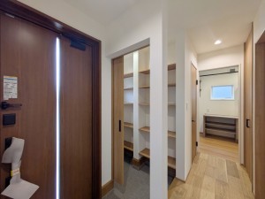 福岡市西区太郎丸、新築一戸建ての玄関画像です