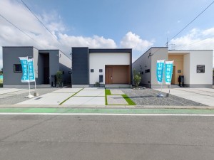 福岡市西区太郎丸、新築一戸建ての前面道路を含む現地写真画像です