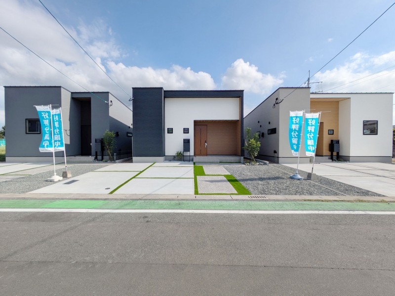 福岡市西区太郎丸、新築一戸建ての前面道路を含む現地写真画像です