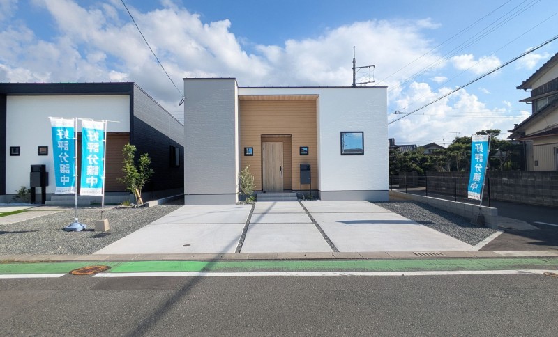 福岡市西区太郎丸、新築一戸建ての前面道路を含む現地写真画像です