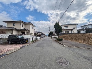 福岡市博多区東月隈、新築一戸建ての前面道路を含む現地写真画像です