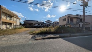 糟屋郡粕屋町原町、新築一戸建ての前面道路を含む現地写真画像です