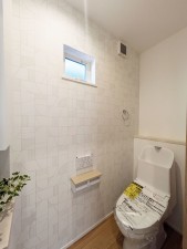 糟屋郡粕屋町原町、新築一戸建てのトイレ画像です