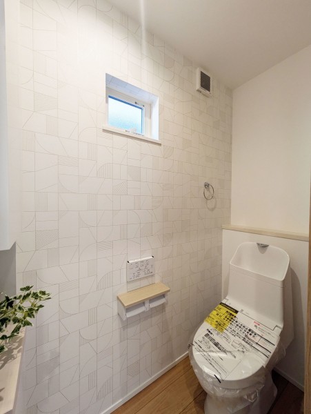 糟屋郡粕屋町原町、新築一戸建てのトイレ画像です