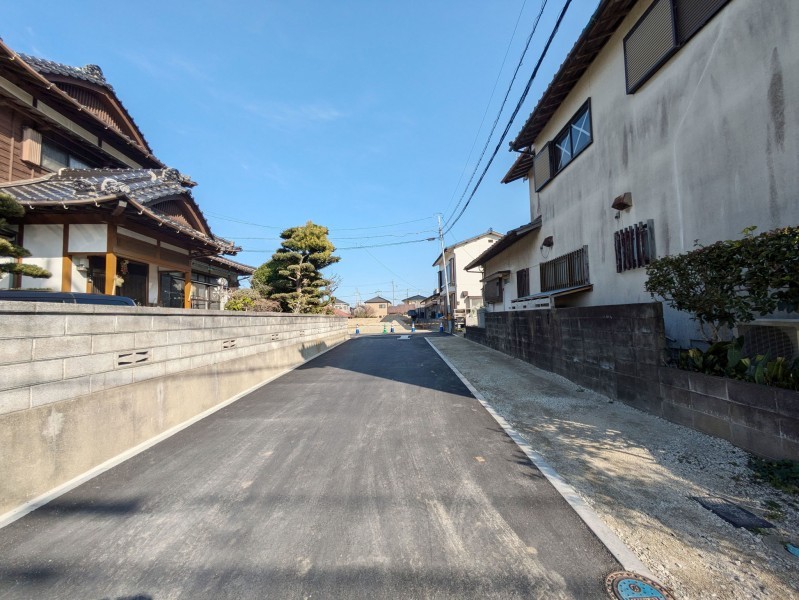 糸島市前原南、土地の前面道路を含む現地写真画像です