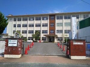 糸島市前原南、土地の小学校画像です