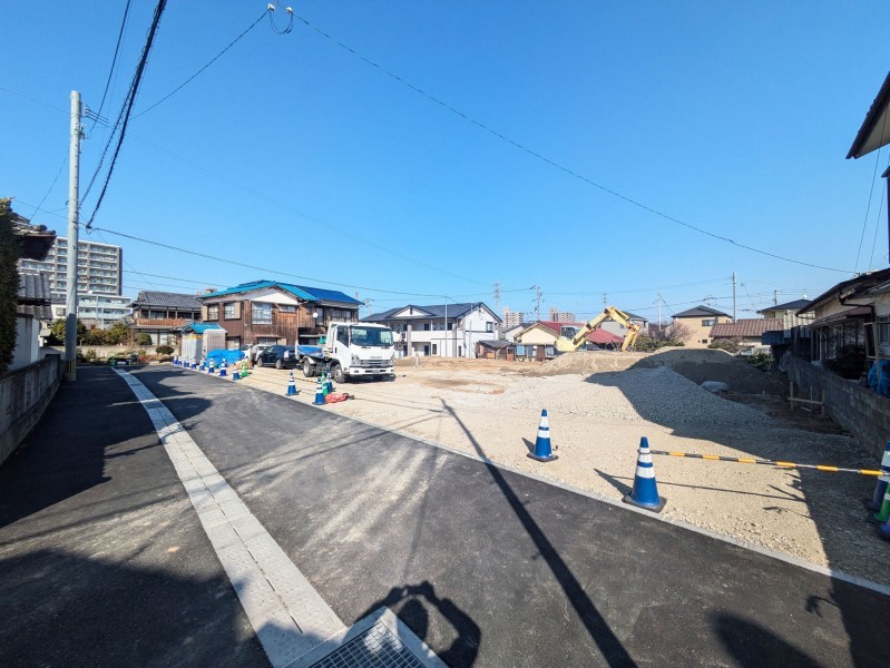 糸島市前原南、土地の前面道路を含む現地写真画像です
