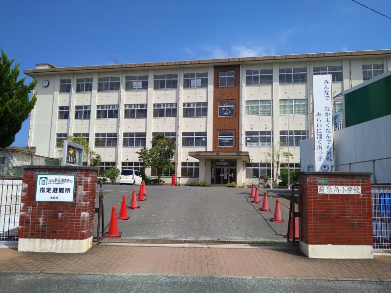 糸島市前原南、土地の小学校画像です