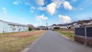 糸島市前原駅南、新築一戸建ての前面道路を含む現地写真画像です