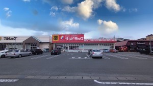 糸島市前原駅南、新築一戸建てのドラッグストア画像です