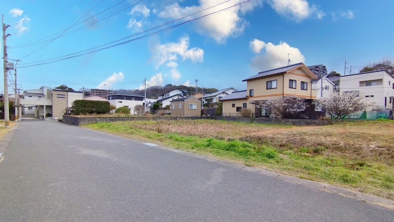 糸島市前原駅南、新築一戸建ての前面道路を含む現地写真画像です