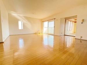 福岡市西区十郎川団地、マンションの居間画像です