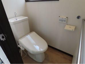 那珂川市片縄西、中古一戸建てのトイレ画像です