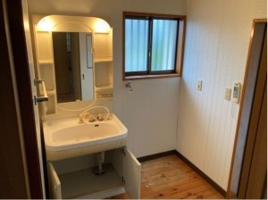 小郡市松崎、中古一戸建ての洗面画像です
